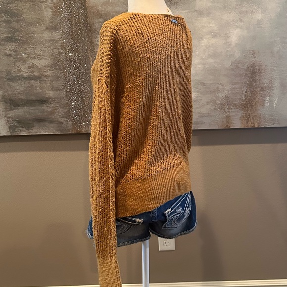 Women’s Billabong Sweater - Picture 4 of 7